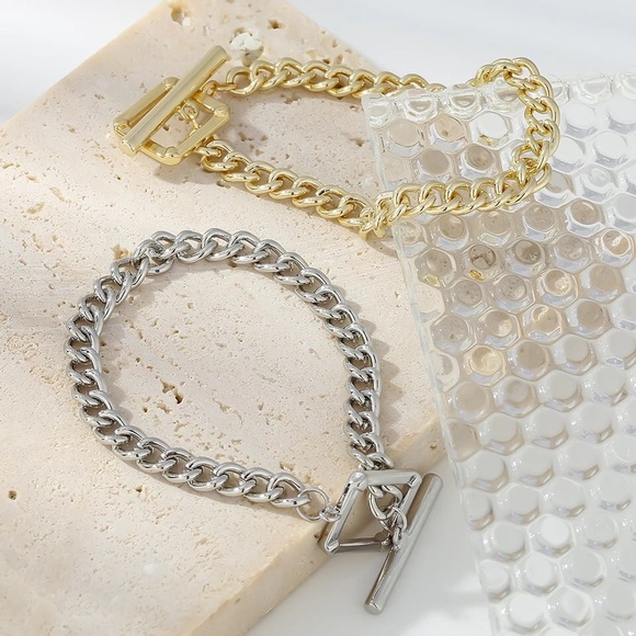 Geometric 14 kt gold Toggle Bracelet - Picture 3 of 4